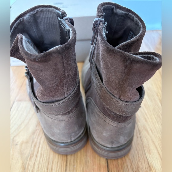 Clarks Women Cloudstepper Booties - Picture 7 of 9